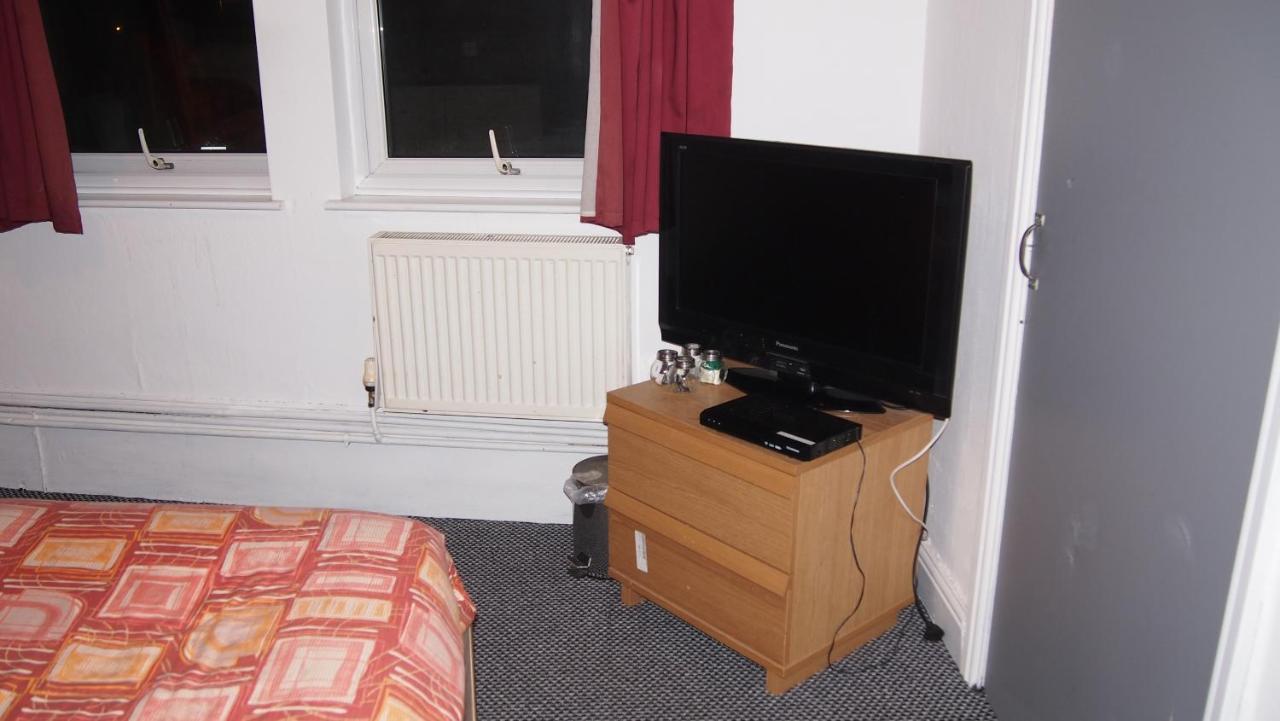Hotel The Clarence 3*